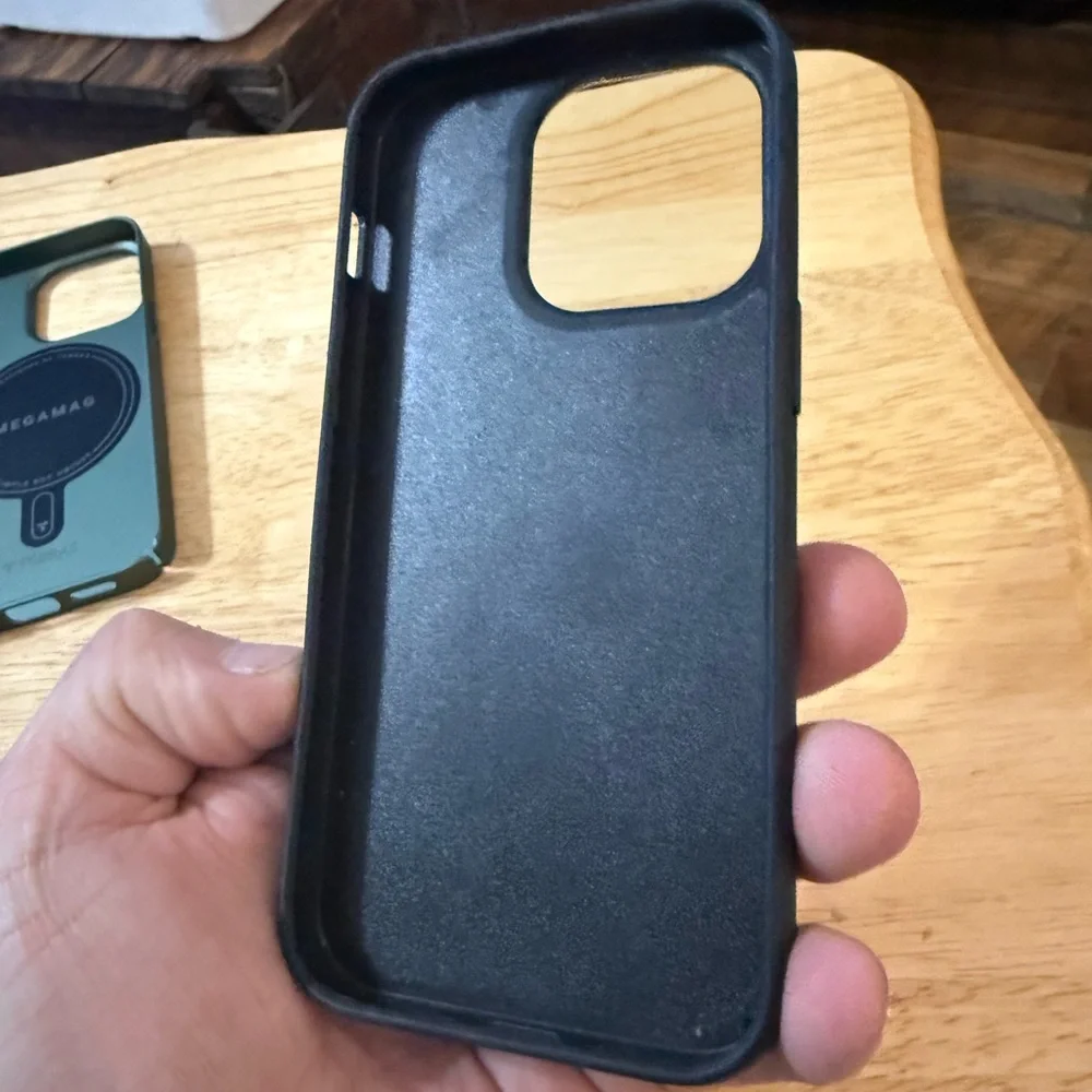 Men’s iPhone 14 Pro cases.